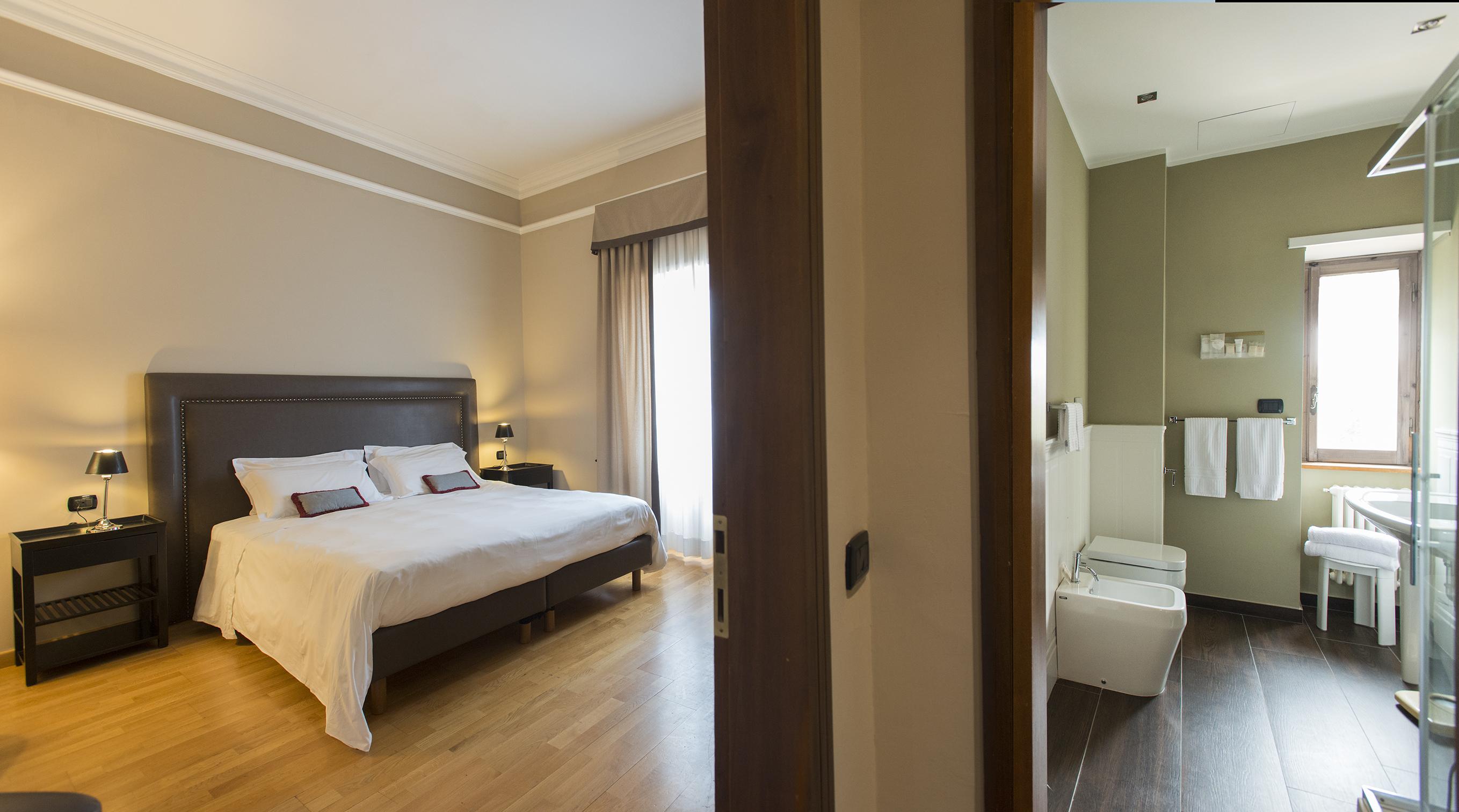 อัมบาสซีอาตอรี เพลส โฮเต็ล Hotel ฟีอุจจี ภายนอก รูปภาพ