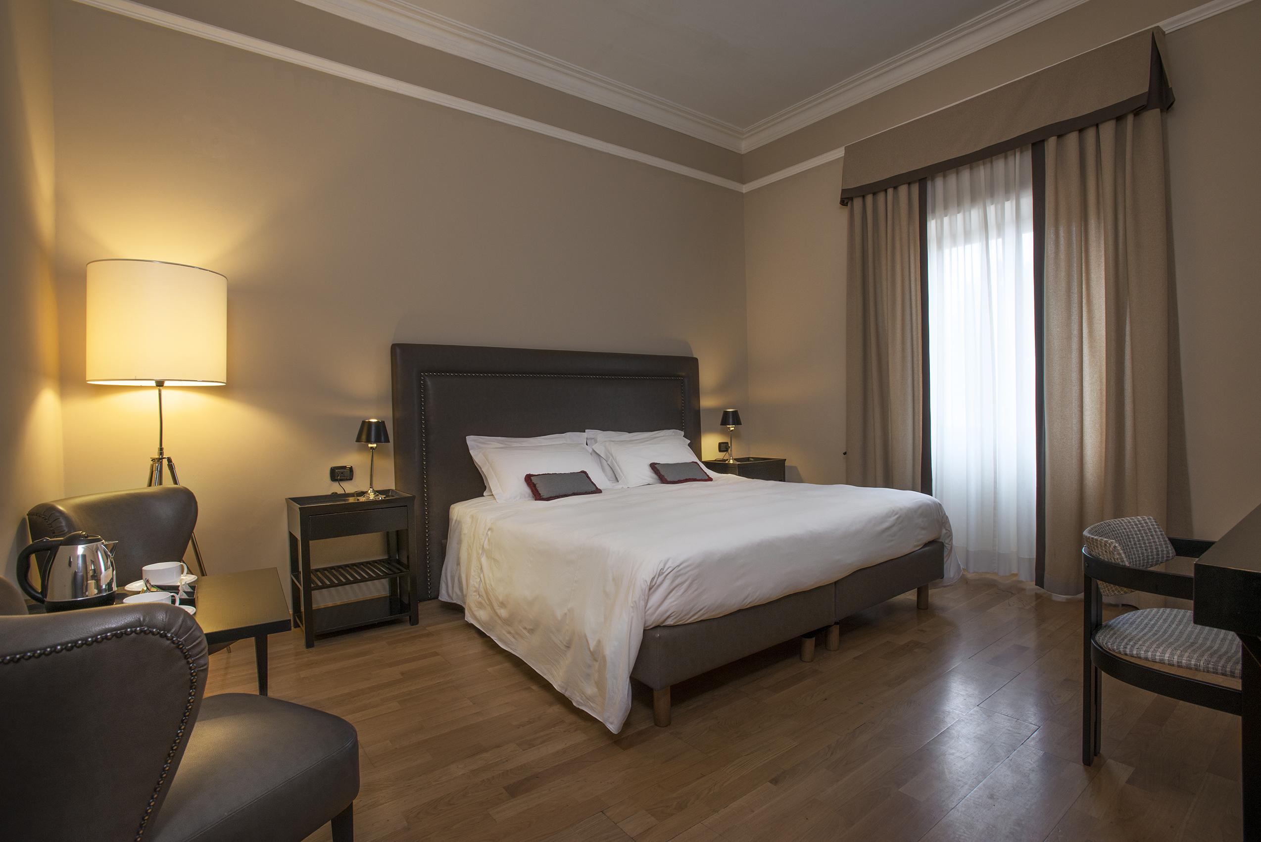 อัมบาสซีอาตอรี เพลส โฮเต็ล Hotel ฟีอุจจี ภายนอก รูปภาพ