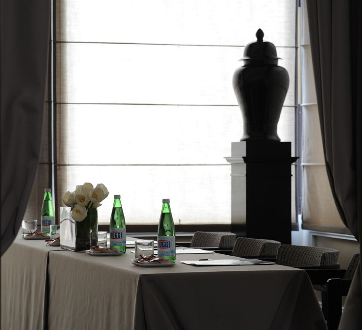 อัมบาสซีอาตอรี เพลส โฮเต็ล Hotel ฟีอุจจี ภายนอก รูปภาพ