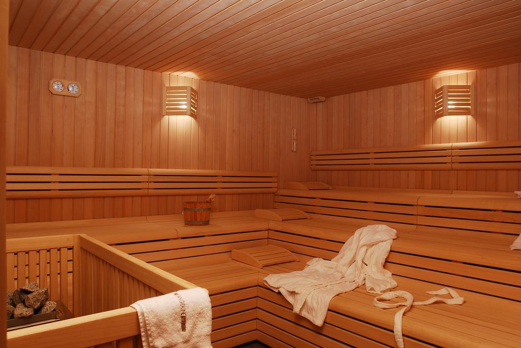 อัมบาสซีอาตอรี เพลส โฮเต็ล Hotel ฟีอุจจี ภายนอก รูปภาพ