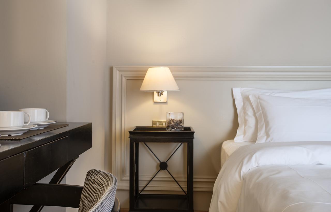 อัมบาสซีอาตอรี เพลส โฮเต็ล Hotel ฟีอุจจี ภายนอก รูปภาพ